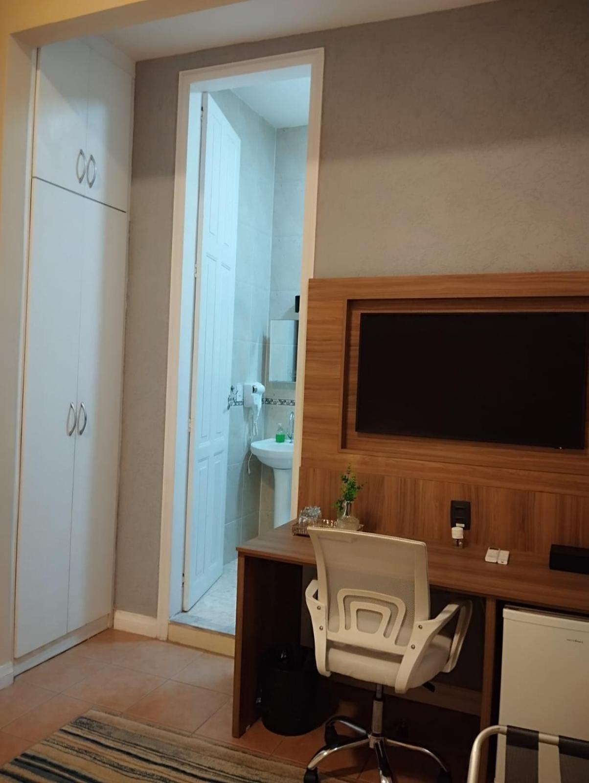 Hostal Casa Luzes Ivn